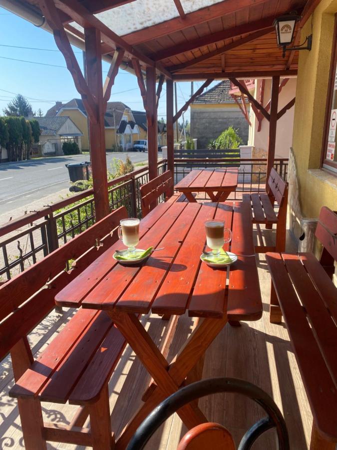 Villa Negra Motel Berzence Екстер'єр фото
