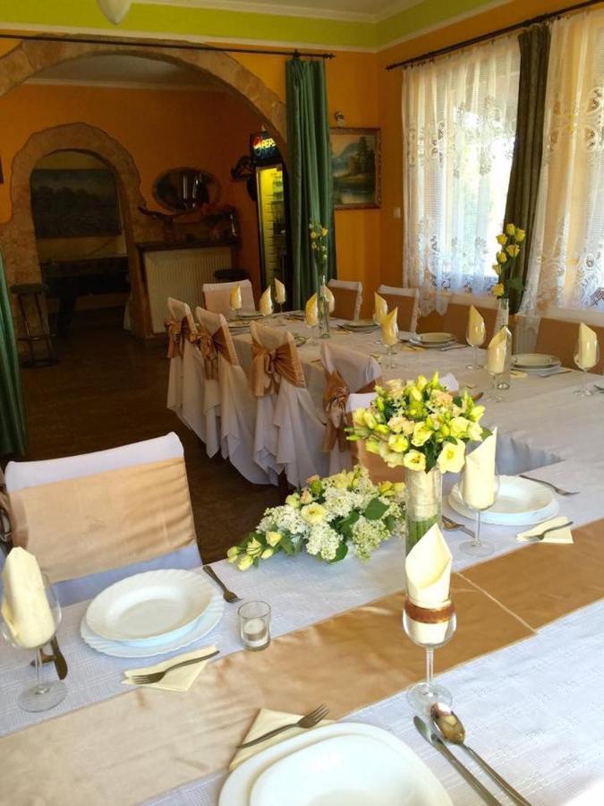 Villa Negra Motel Berzence Екстер'єр фото